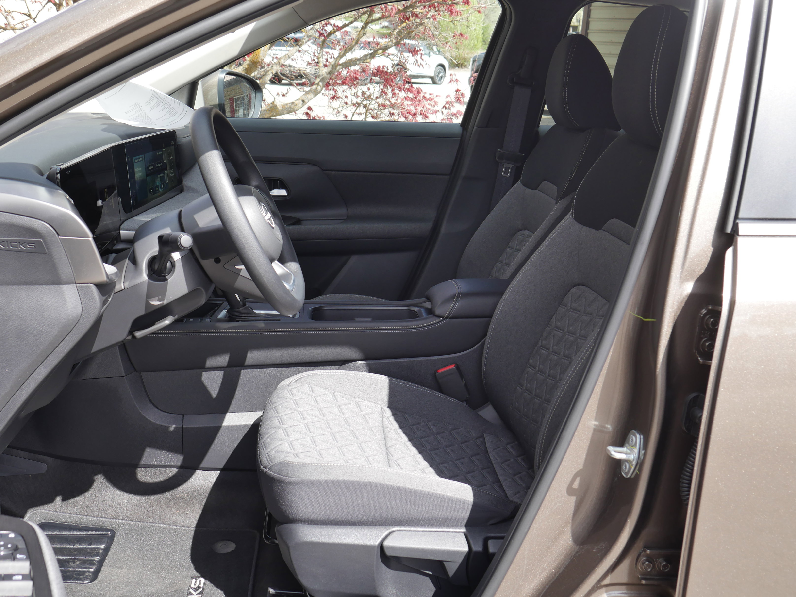 Used 2025 Nissan Kicks SV AWD/4WD image 3