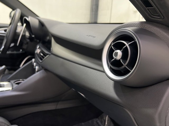 Used 2023 Alfa Romeo Giulia Veloce image 51