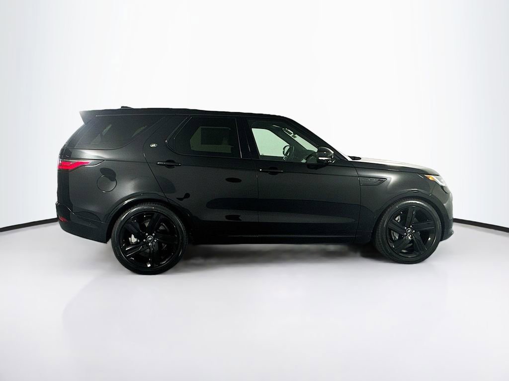 New 2025 Land Rover Discovery Dynamic SE image 4