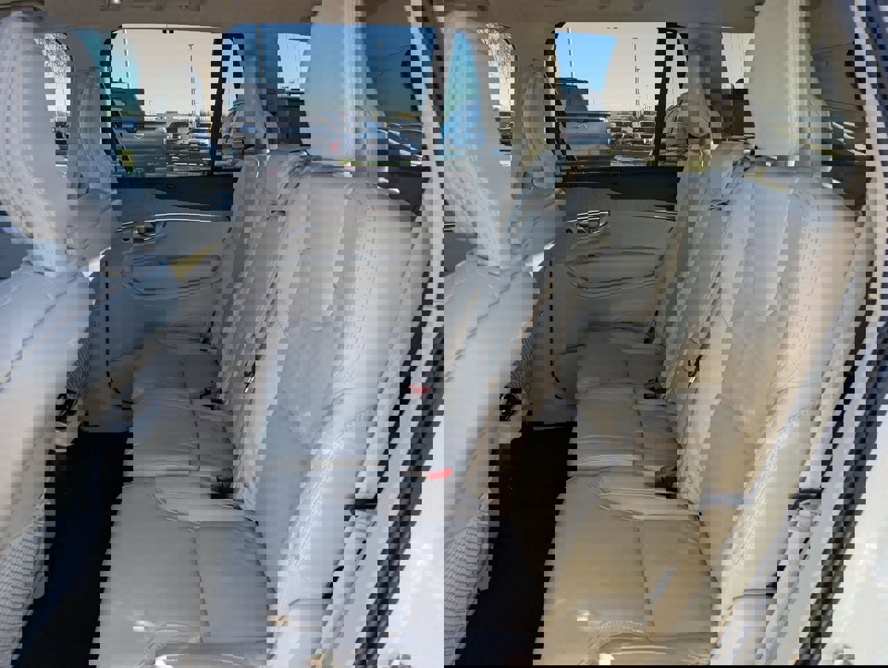 Used 2025 Volvo XC90 B6 Ultra w/ Lounge Package image 28