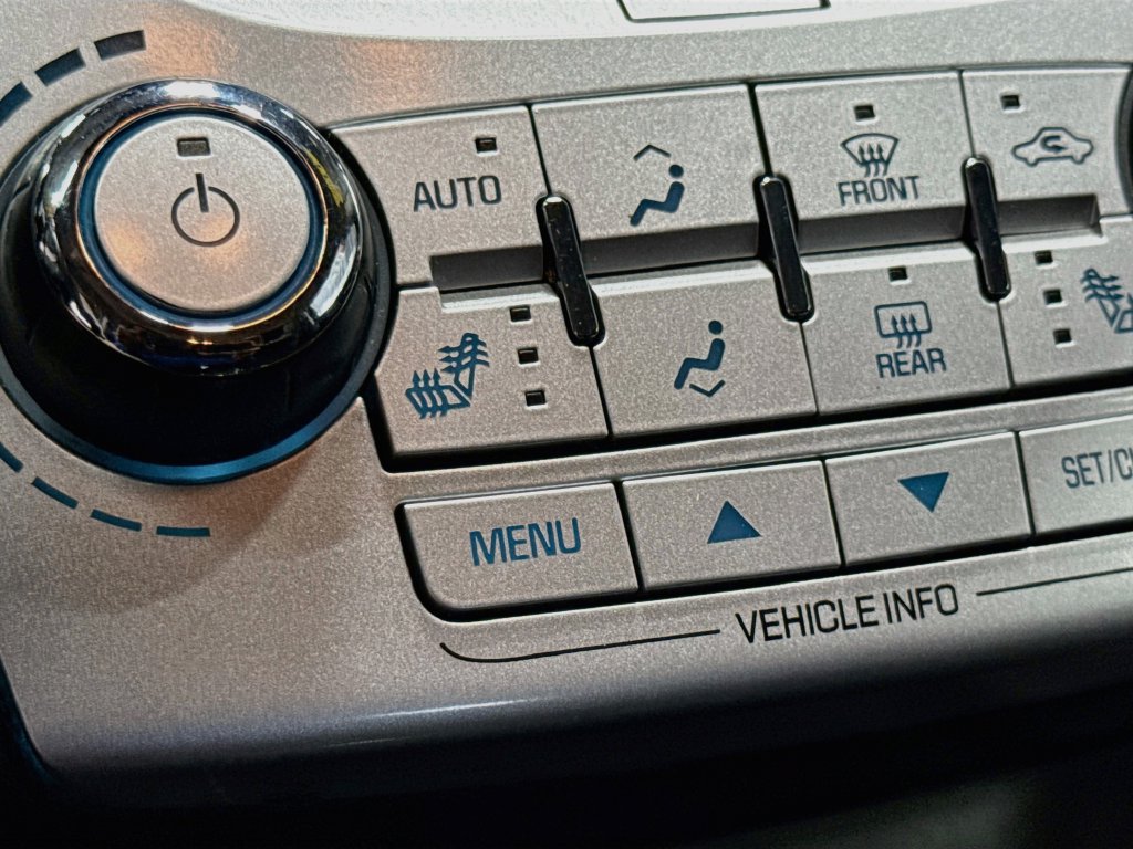 Used 2017 Chevrolet Equinox LT w/ Convenience Package FWD image 18