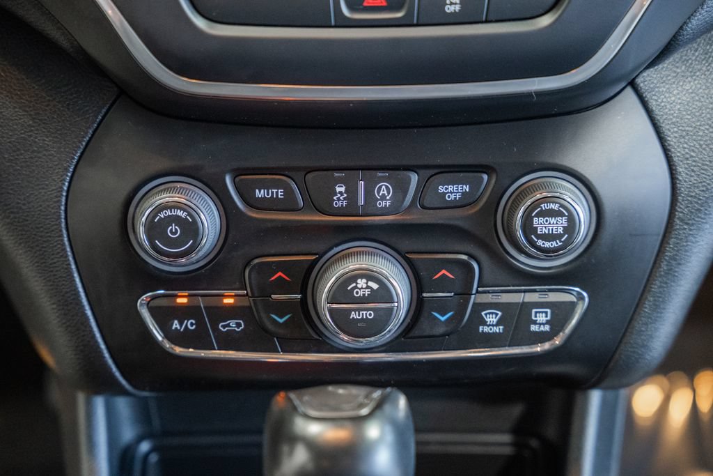Certified 2022 Jeep Cherokee Latitude Lux AWD/4WD image 24
