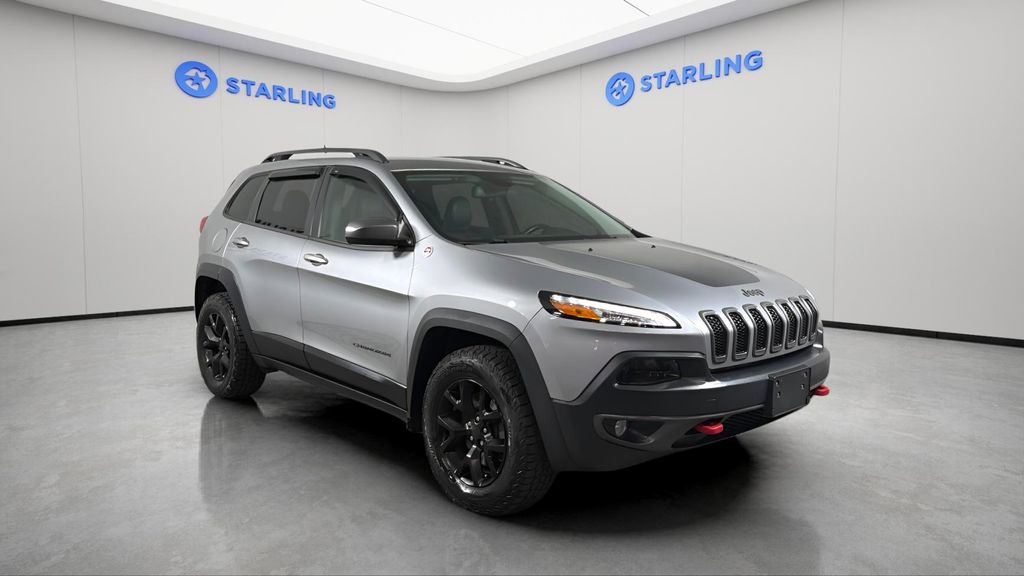 Used 2017 Jeep Cherokee Trailhawk AWD/4WD image 13