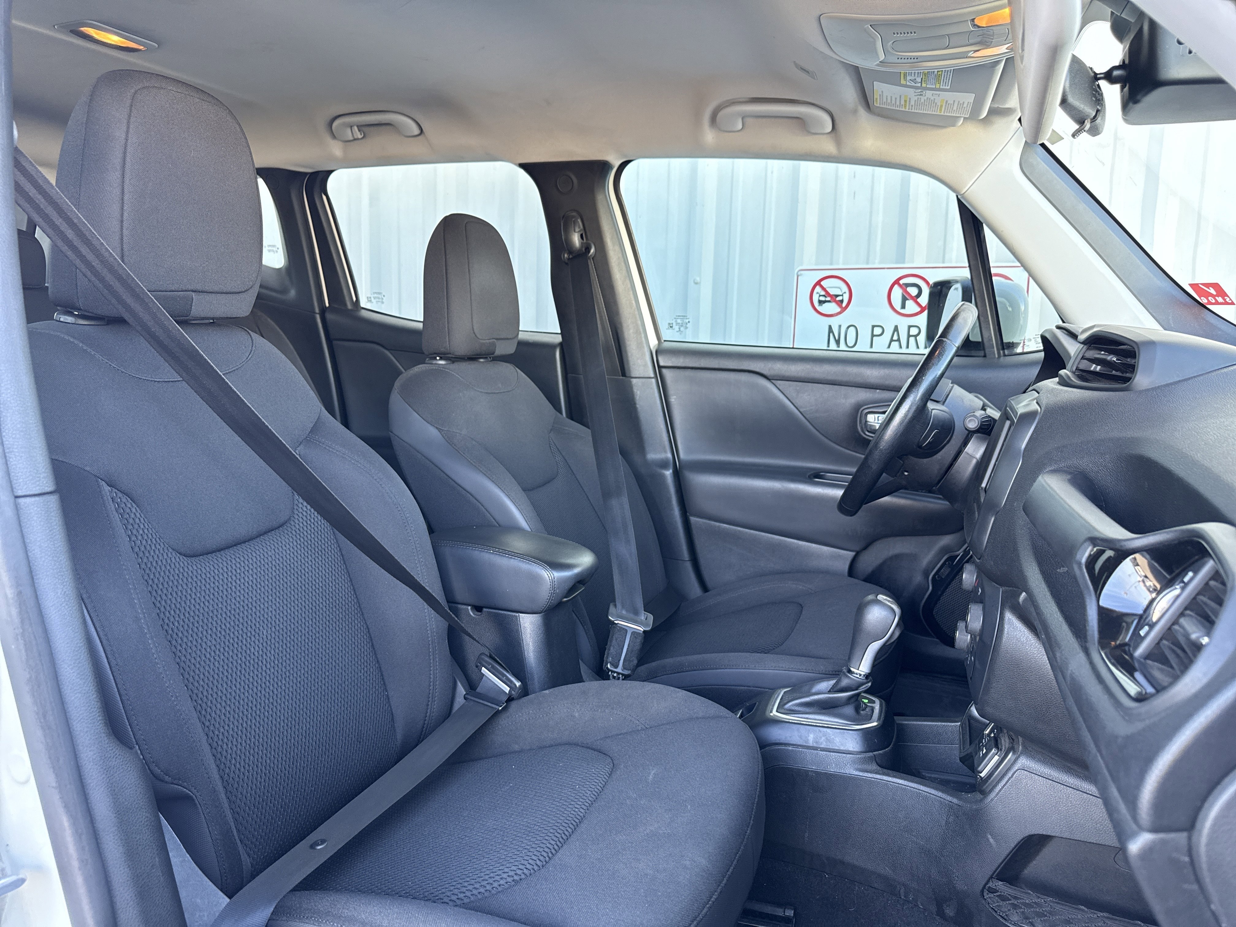 Used 2018 Jeep Renegade Altitude image 40