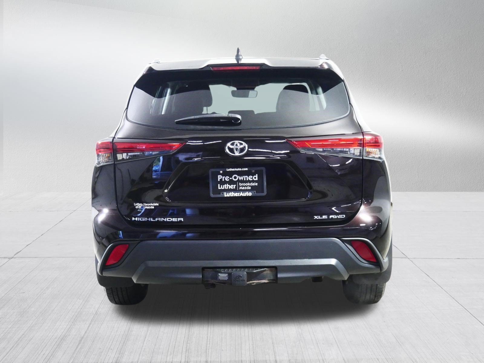 Used 2020 Toyota Highlander XLE AWD/4WD image 6