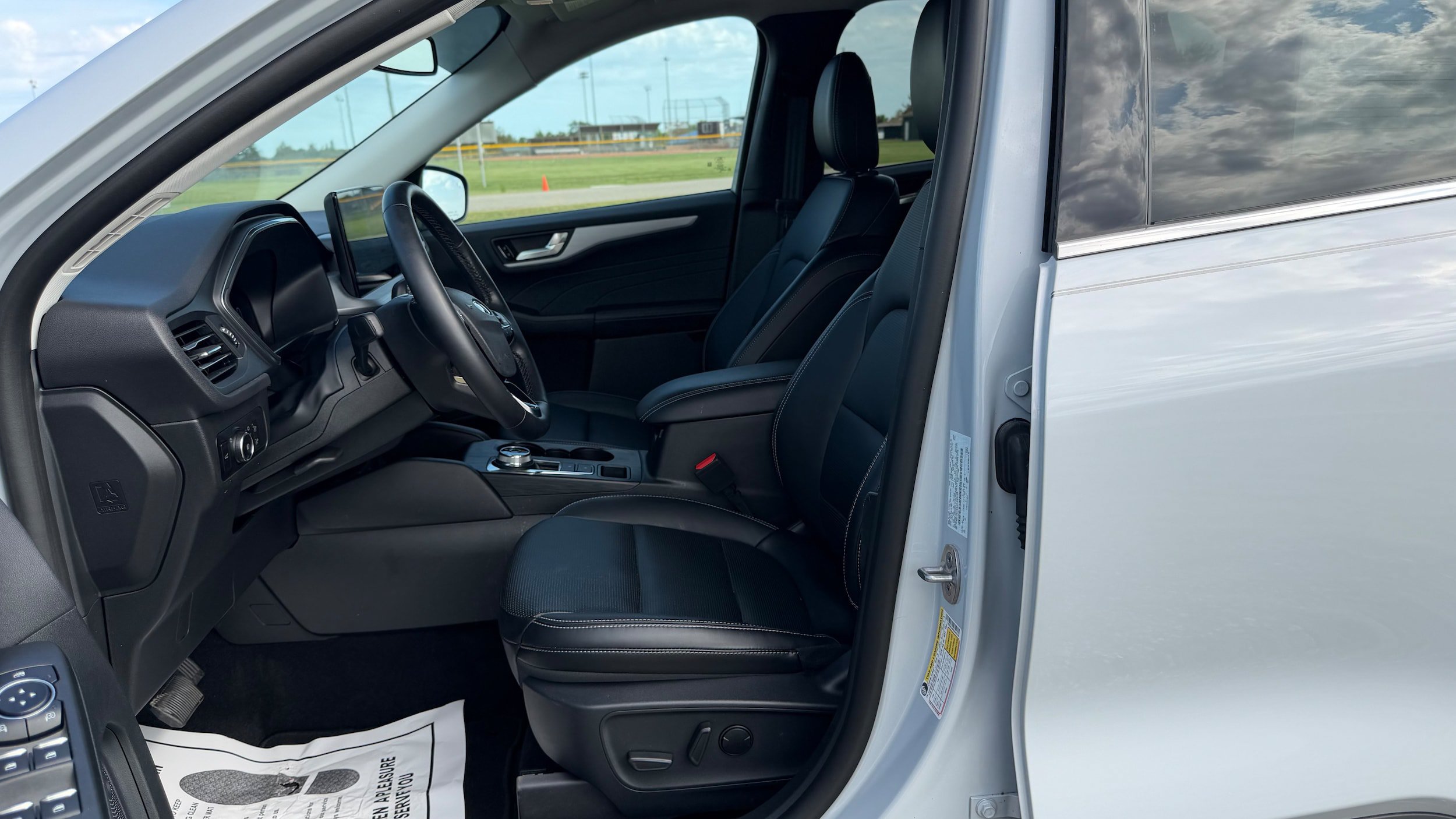 Used 2025 Ford Escape Platinum AWD/4WD image 17