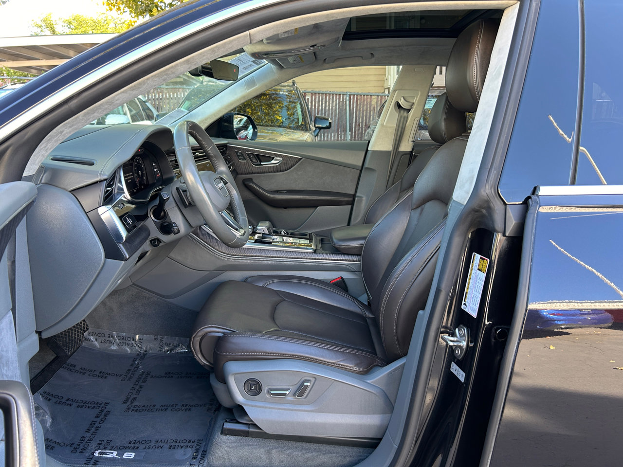 Used 2019 Audi Q8 Prestige w/ Luxury Package image 3