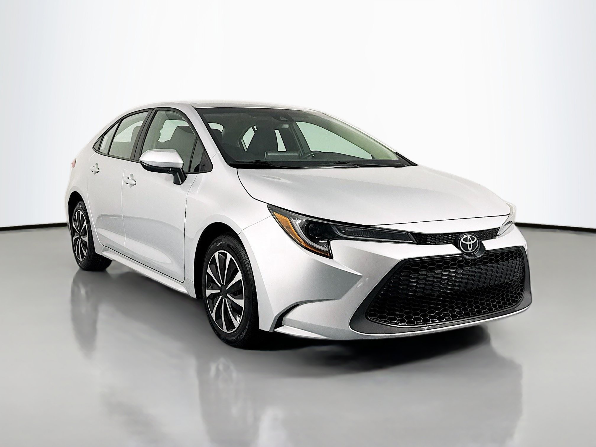Used 2021 Toyota Corolla LE w/ Carpet Mat Package (TMS) FWD image 3