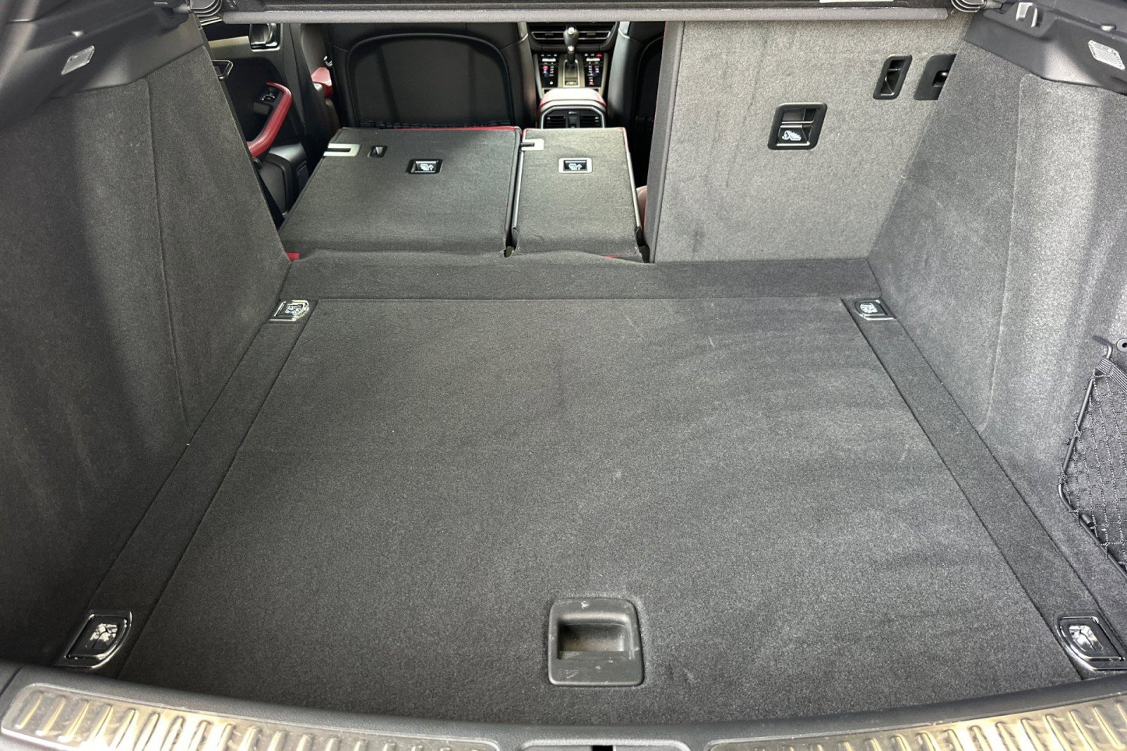 Certified 2025 Porsche Macan image 15