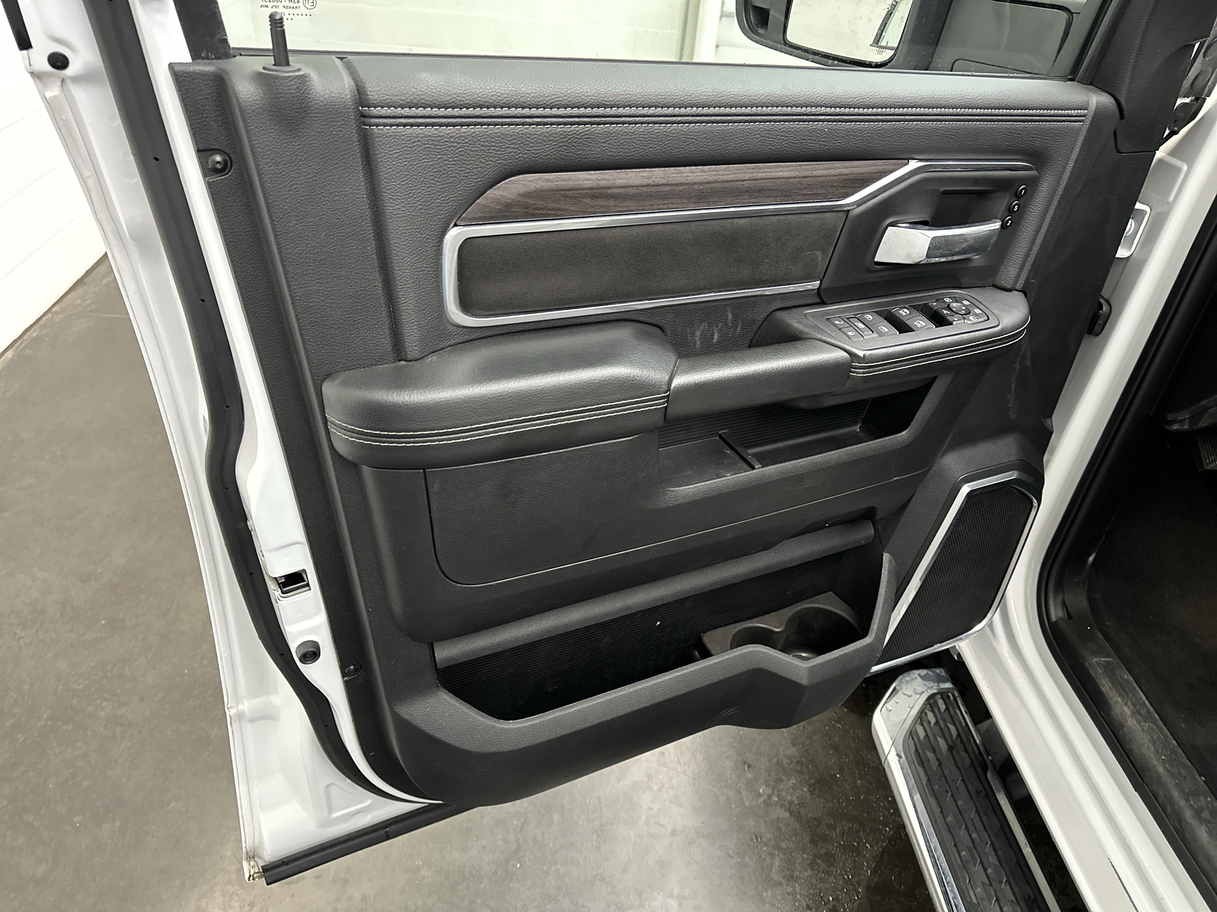 Used 2025 RAM 2500 Laramie AWD/4WD image 21