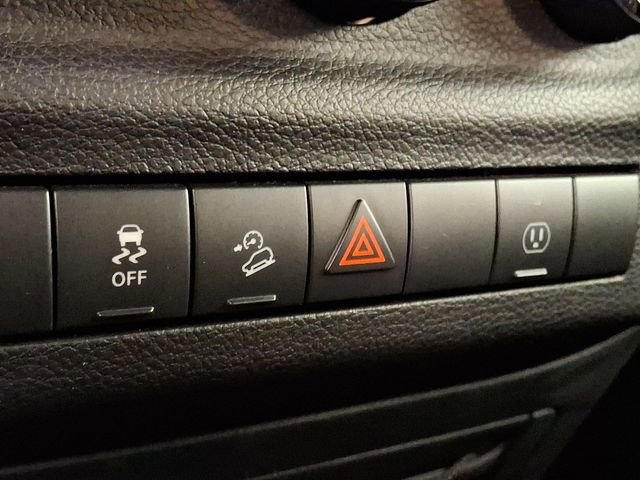 Used 2018 Jeep Wrangler Sahara w/ Connectivity Group image 22