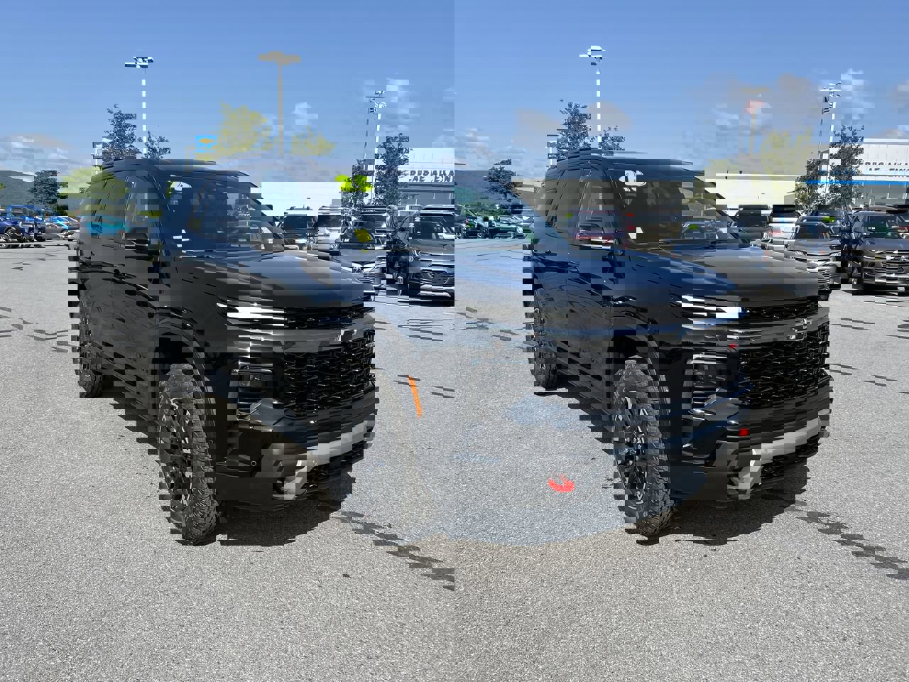 New 2025 Chevrolet Traverse Z71 w/ Enhanced Driving Package image 1