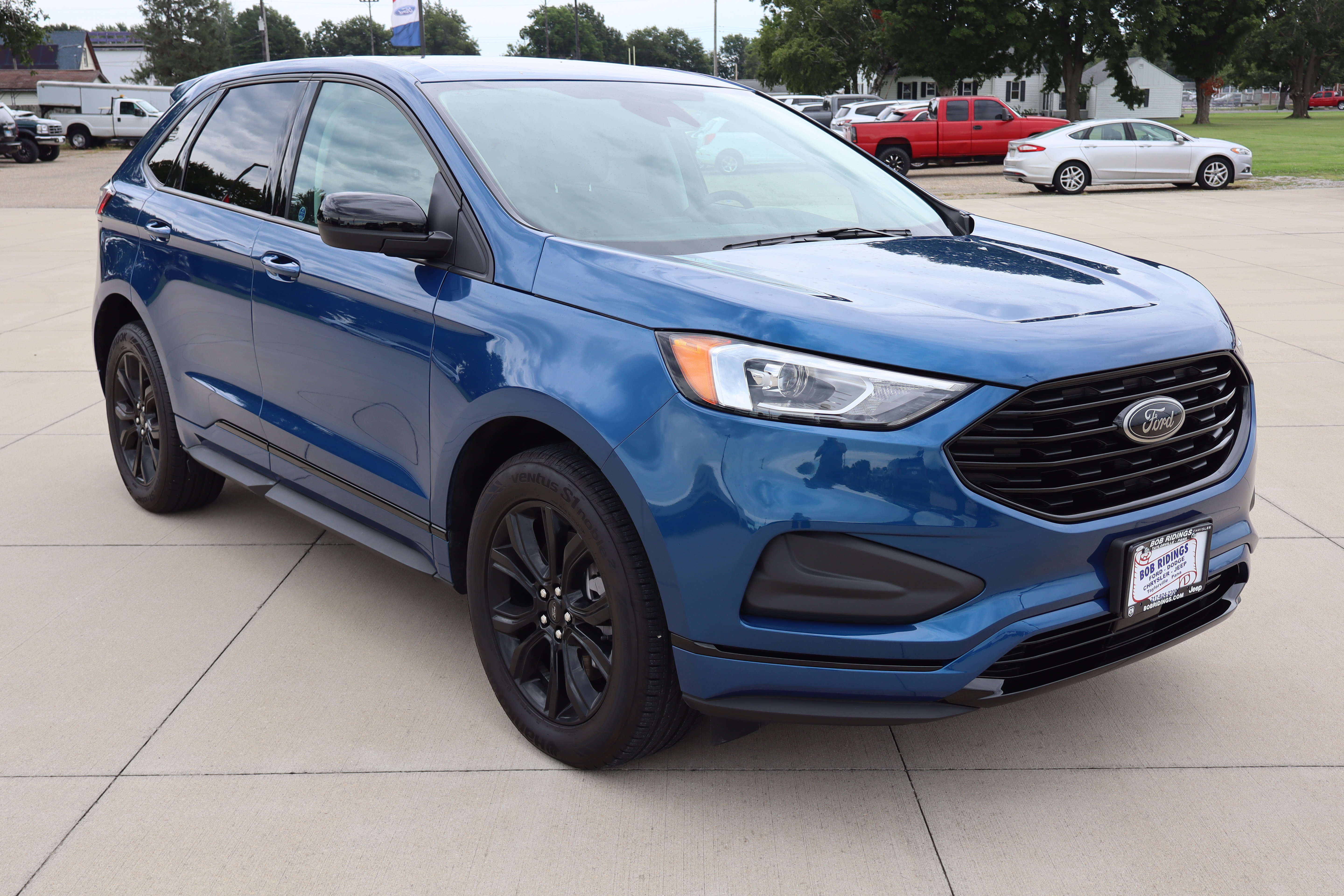 Used 2024 Ford Edge SE w/ Black Appearance Package AWD/4WD image 3