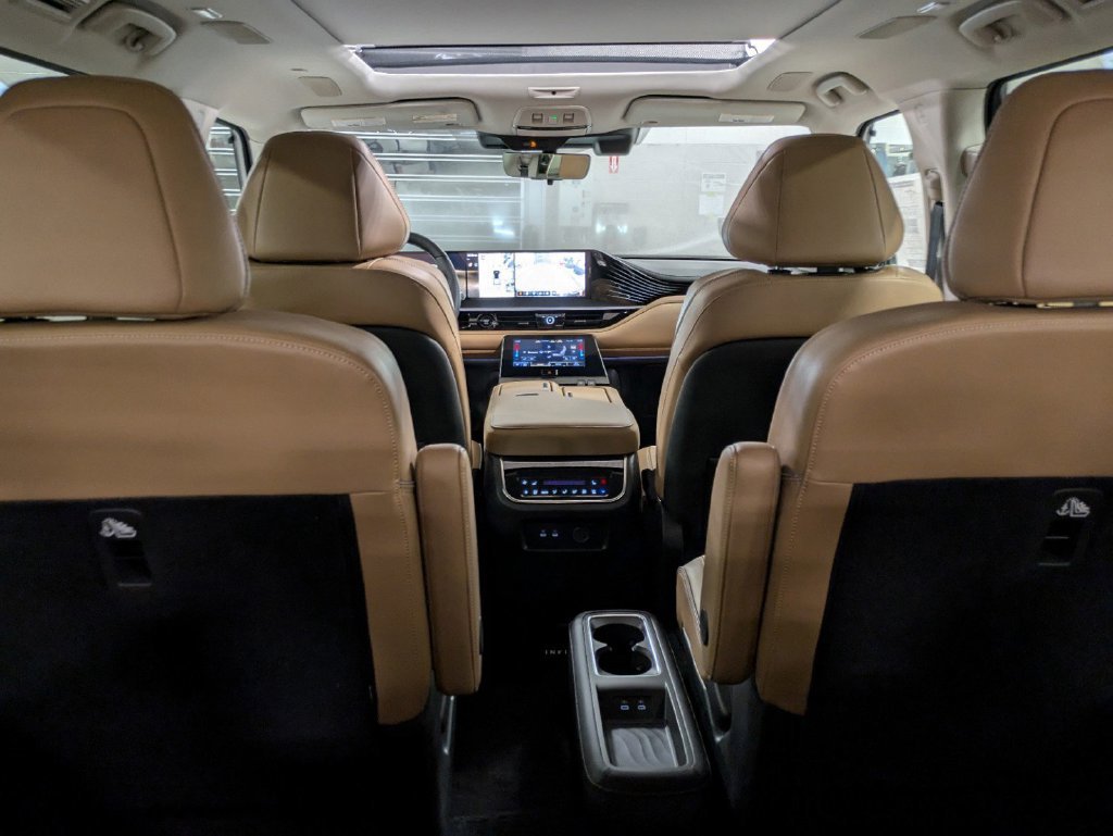 Used 2025 INFINITI QX80 Sensory AWD/4WD image 36