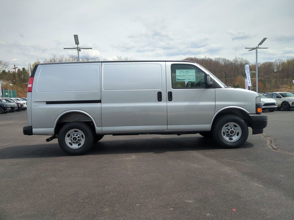 New 2026 GMC Savana 2500 RWD image 4
