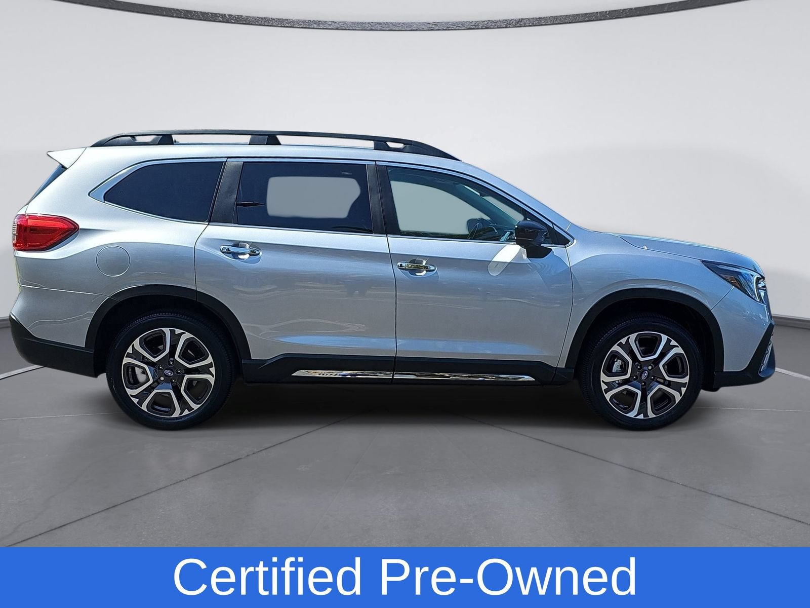 Used 2025 Subaru Ascent Touring AWD/4WD image 2