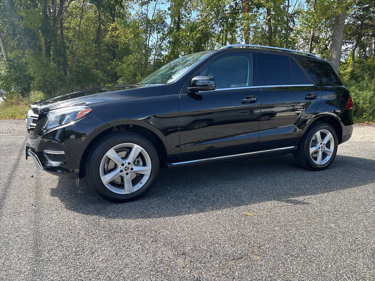 Used 2018 Mercedes-Benz GLE 350 GLE 350 4MATIC AWD 4dr SUV w/ Premium 2 Package image 3