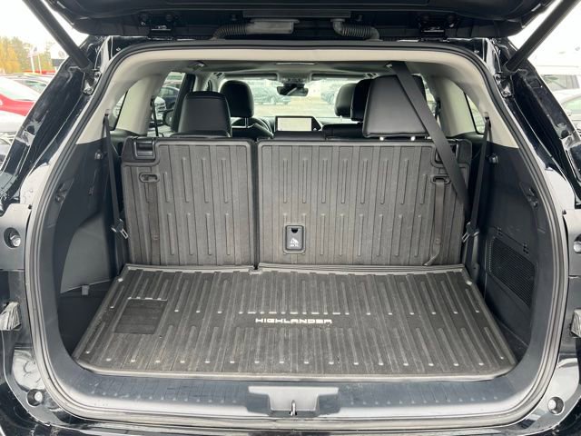 Used 2023 Toyota Highlander XLE AWD/4WD image 16