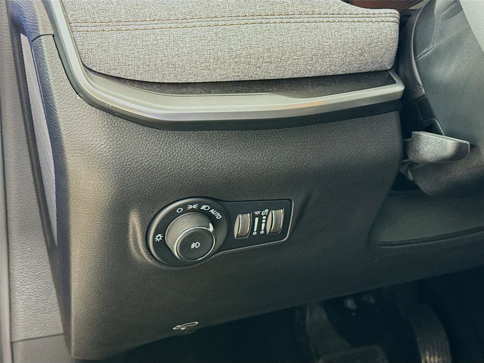 Used 2023 Jeep Compass Latitude w/ Sun and Sound Group image 14