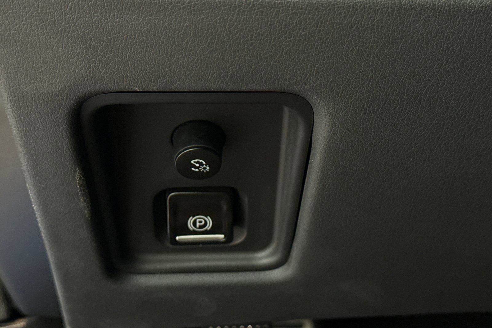 Used 2022 Chevrolet Corvette Stingray Convertible w/ Z51 Performance Package image 30