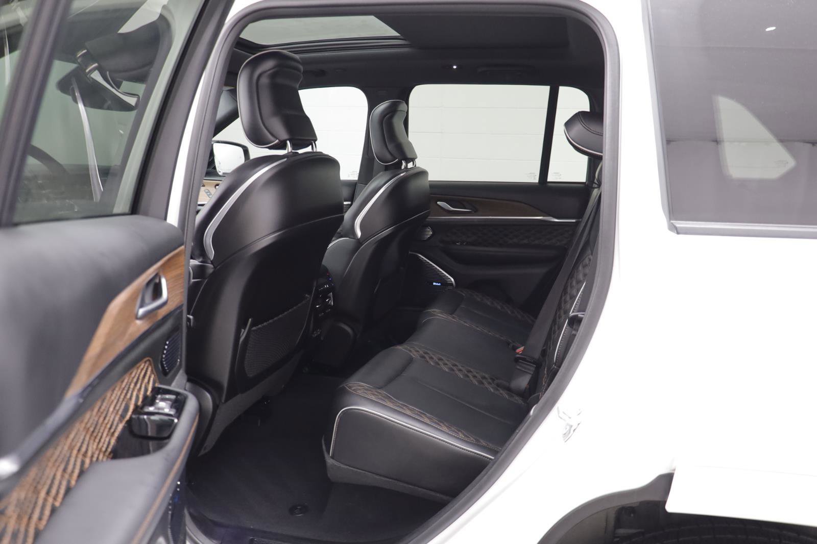 Used 2022 Jeep Grand Cherokee Summit image 14