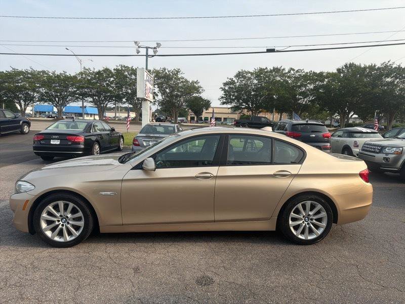 Used 2011 BMW 528i Sedan RWD image 4