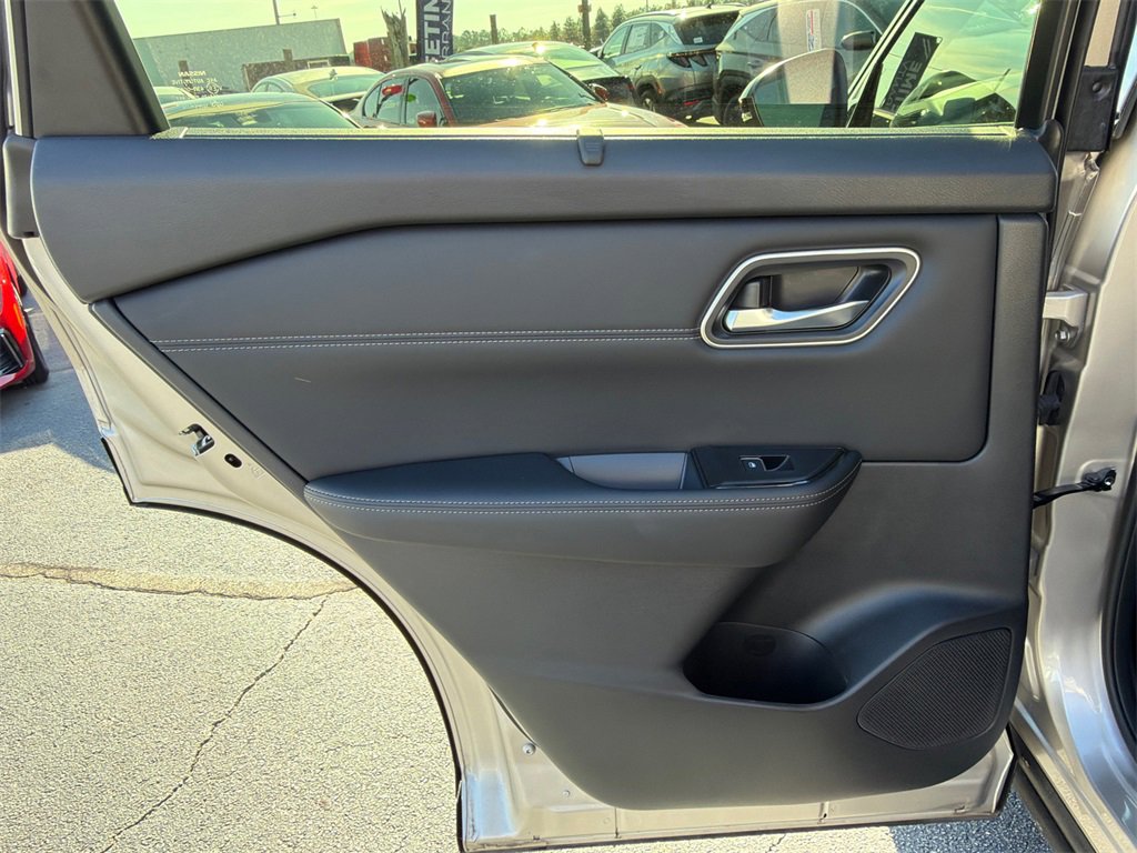 Used 2025 Nissan Rogue Platinum w/ Platinum Premium Package image 22