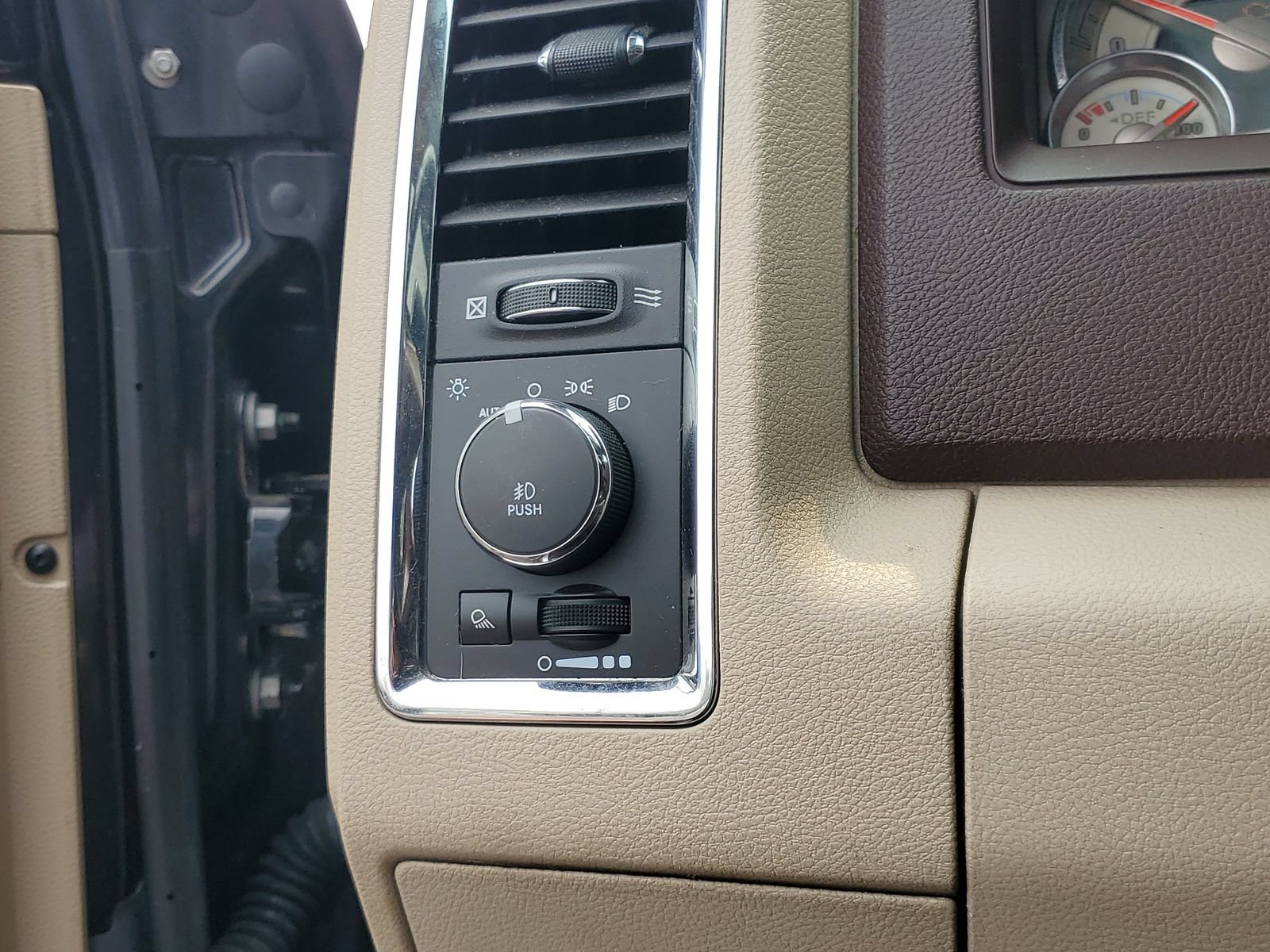 Used 2015 RAM 1500 Laramie Longhorn w/ Convenience Group AWD/4WD image 15