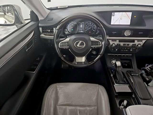 Used 2017 Lexus ES 300h image 11