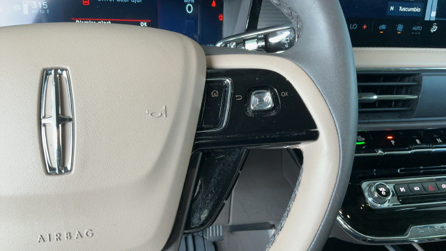 Used 2024 Lincoln Corsair FWD image 13