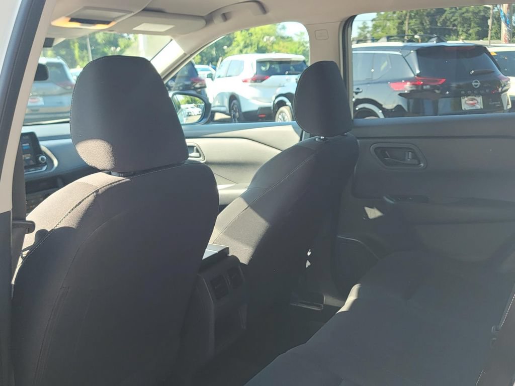 Used 2024 Nissan Rogue S AWD/4WD image 16