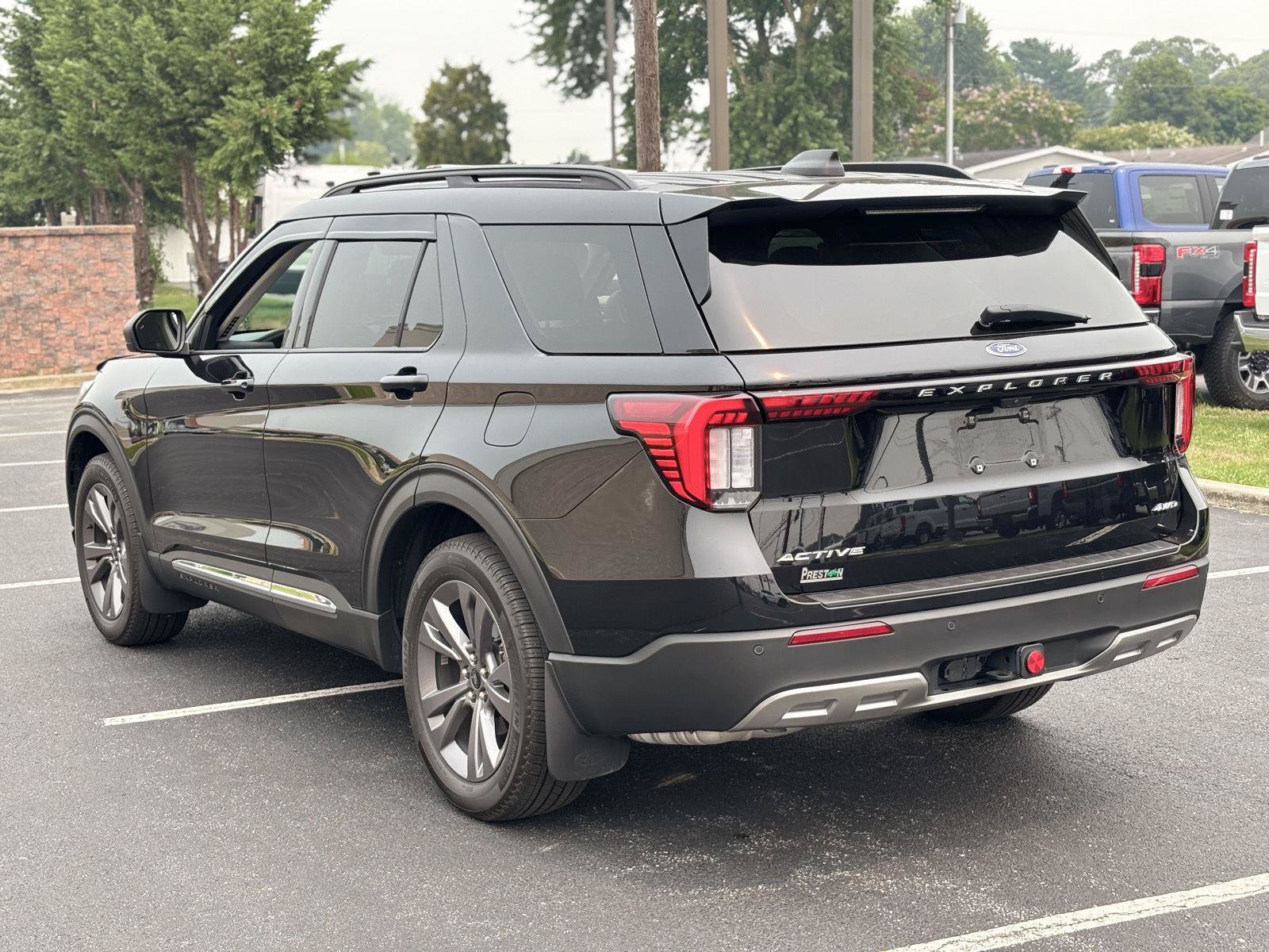 Used 2025 Ford Explorer Active w/ Active Comfort Package AWD/4WD image 4