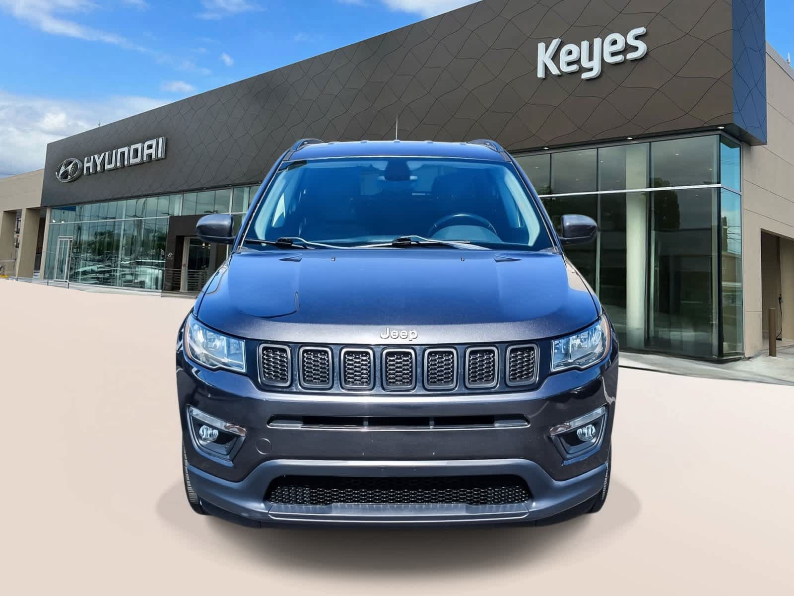 Used 2017 Jeep Compass Latitude FWD image 2