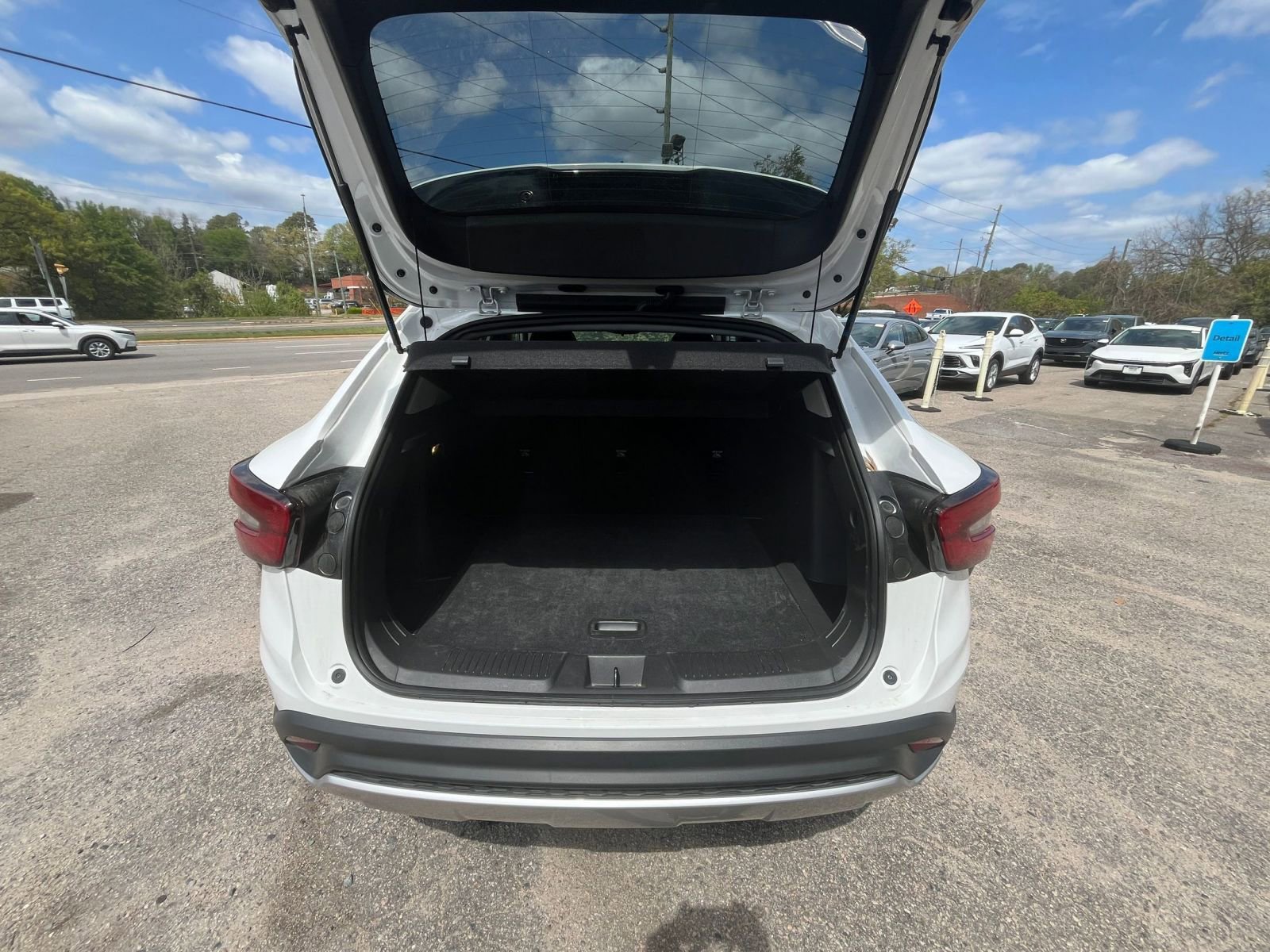 Used 2025 Chevrolet Trax LT w/ LT Convenience Package image 29