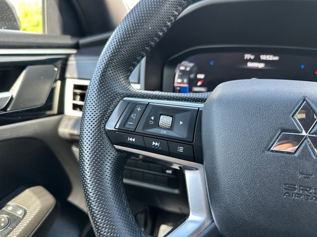 Used 2023 Mitsubishi Outlander SE image 24