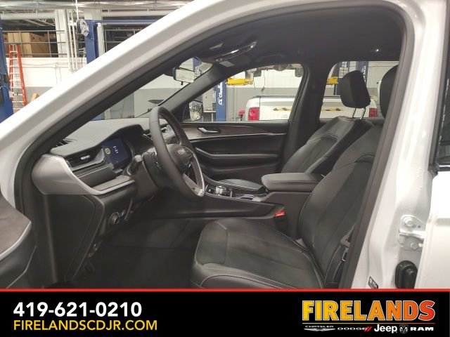 New 2026 Jeep Grand Cherokee Laredo image 10