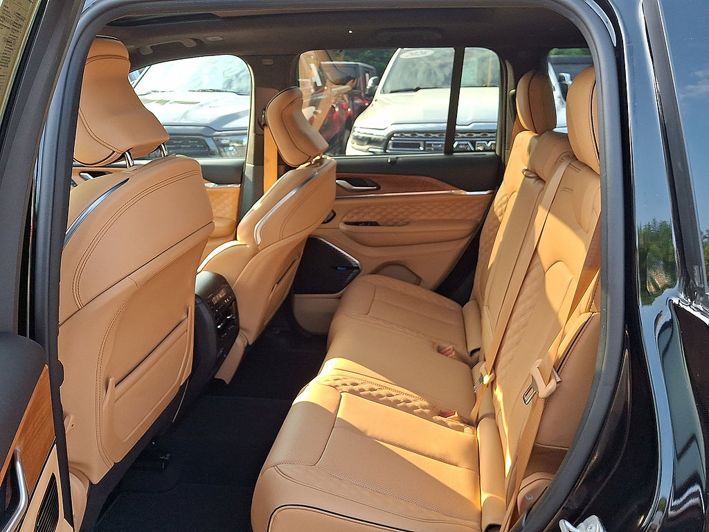Certified 2024 Jeep Grand Cherokee Summit AWD/4WD image 20