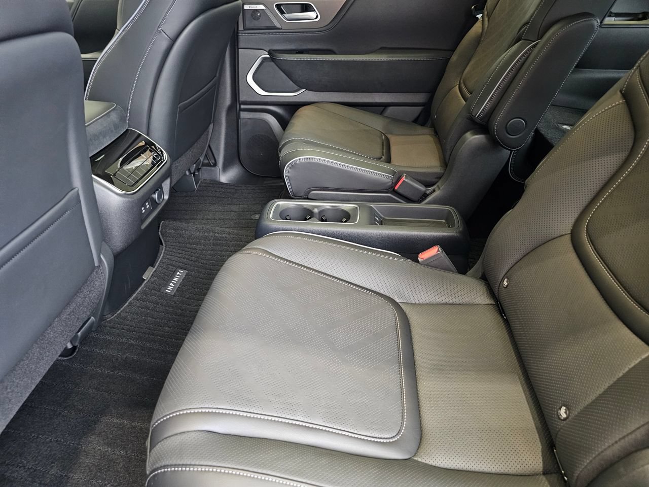 Certified 2026 INFINITI QX80 Luxe w/ Cargo Package AWD/4WD image 29