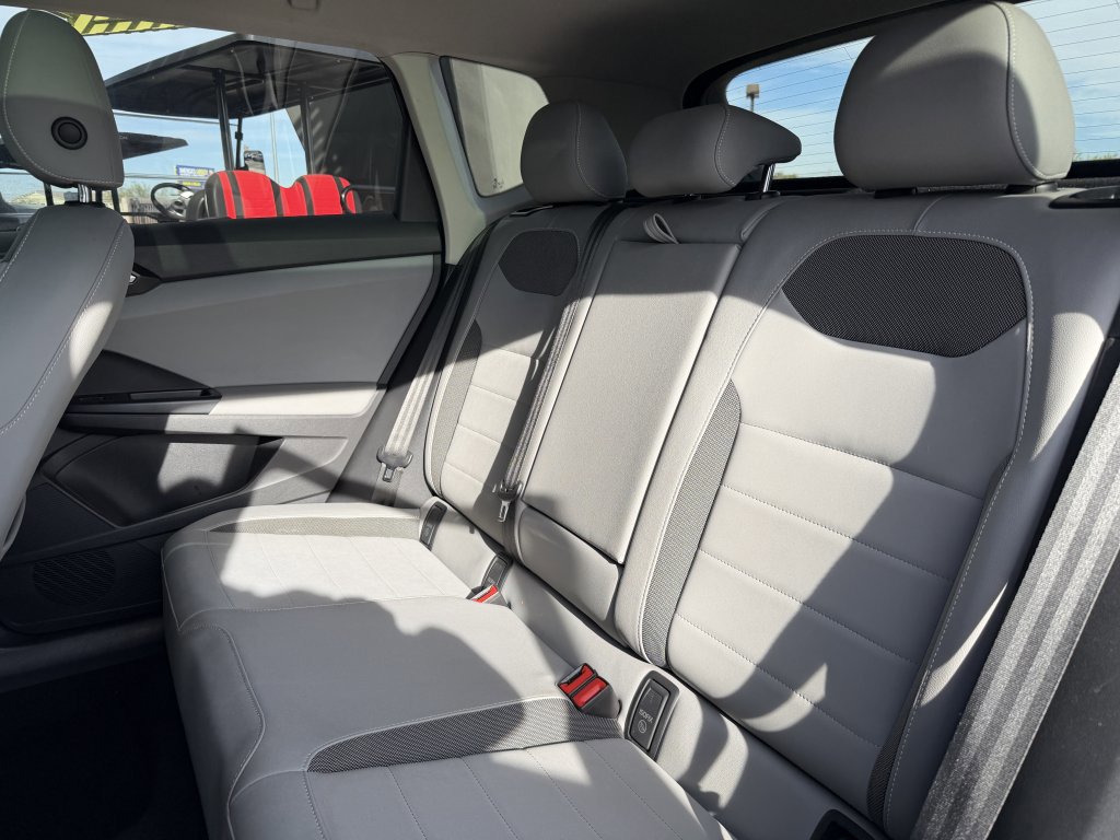 Used 2022 Volkswagen Taos SE w/ Panoramic Sunroof Package AWD/4WD image 35