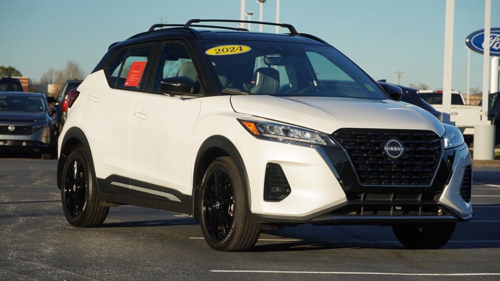 Used 2024 Nissan Kicks SR w/ SR Premium Package image 2