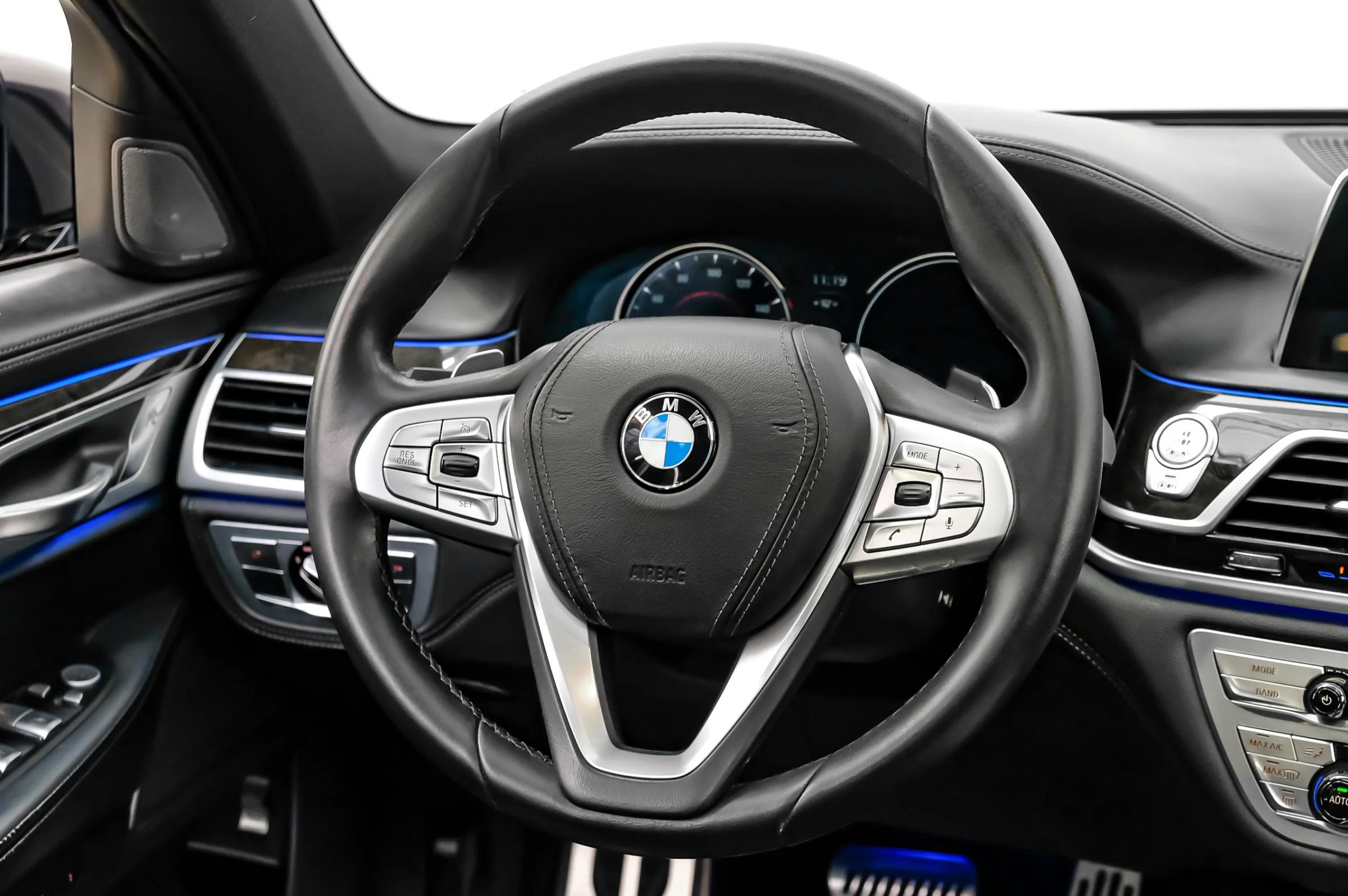 Used 2019 BMW 740i w/ Executive Package RWD image 14