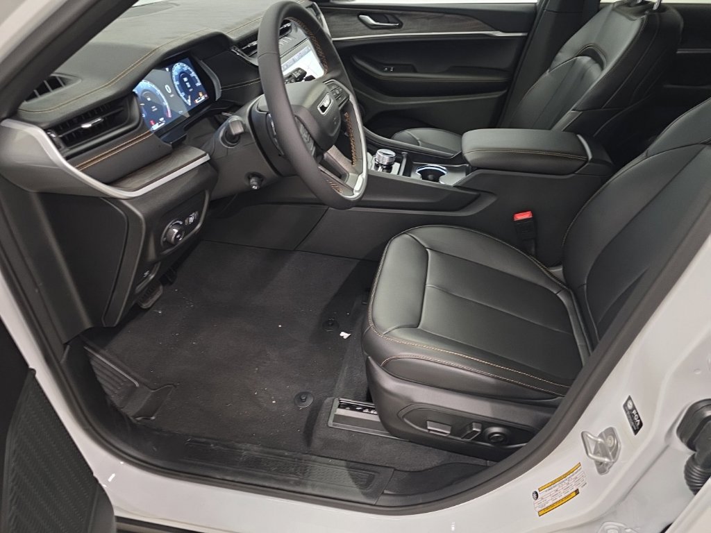 New 2026 Jeep Grand Cherokee Limited AWD/4WD image 13
