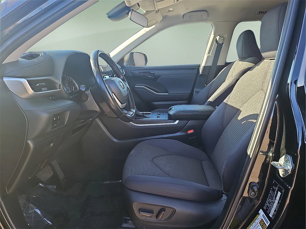 Used 2023 Toyota Highlander L image 21