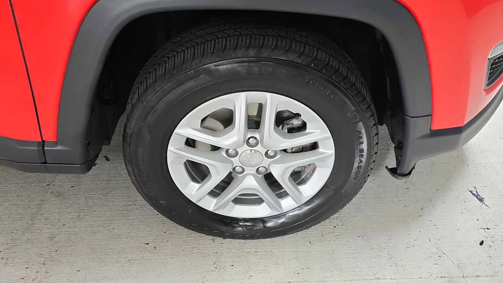 Used 2018 Jeep Compass Sport w/ Tech Group FWD image 9