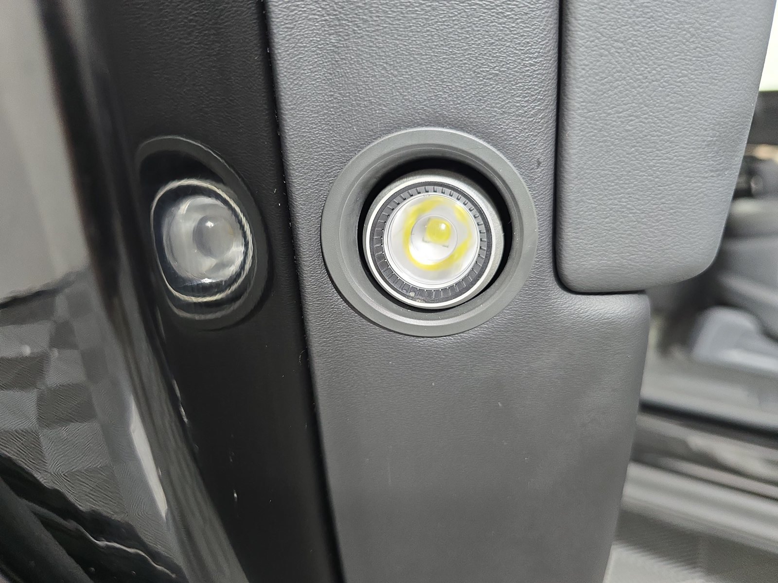 Used 2022 Rivian R1T Adventure AWD/4WD image 30