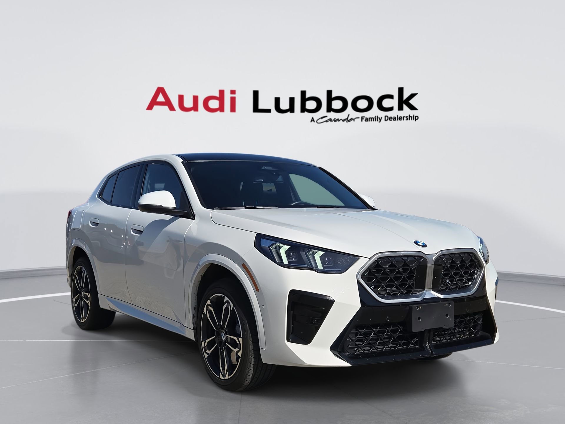 Used 2026 BMW X2 xDrive28i AWD/4WD image 1