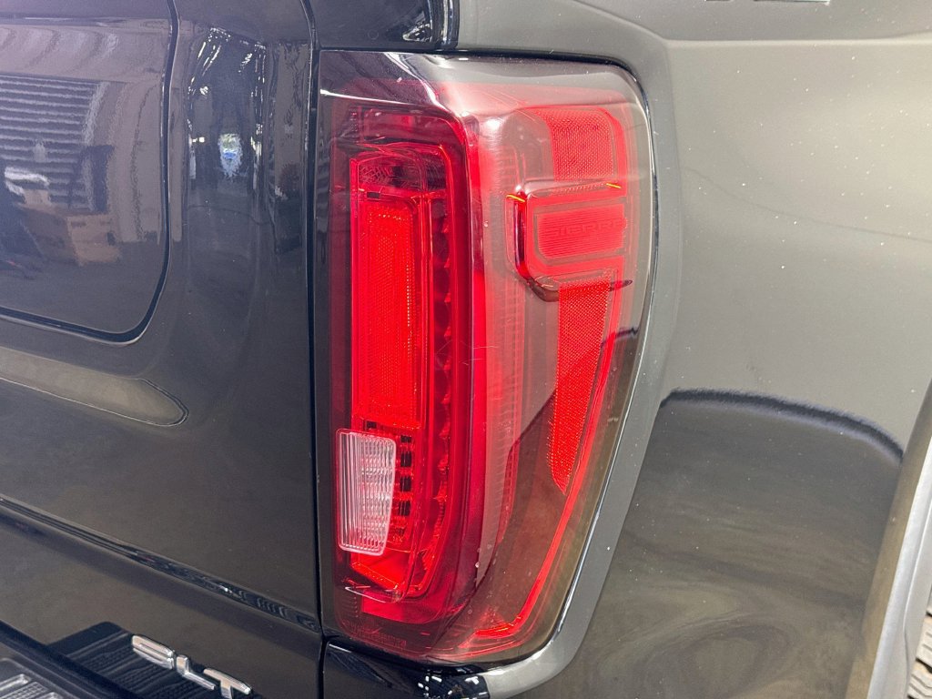 Used 2021 GMC Sierra 1500 SLT AWD/4WD image 32
