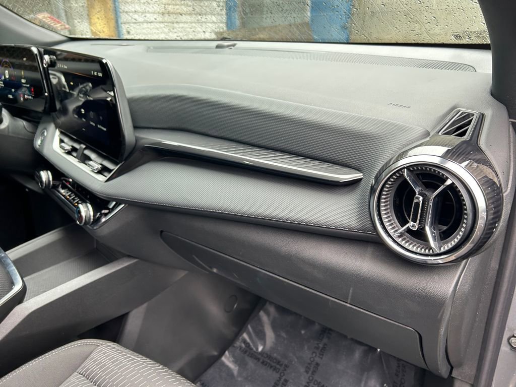 Used 2025 Chevrolet Equinox LT AWD/4WD image 26