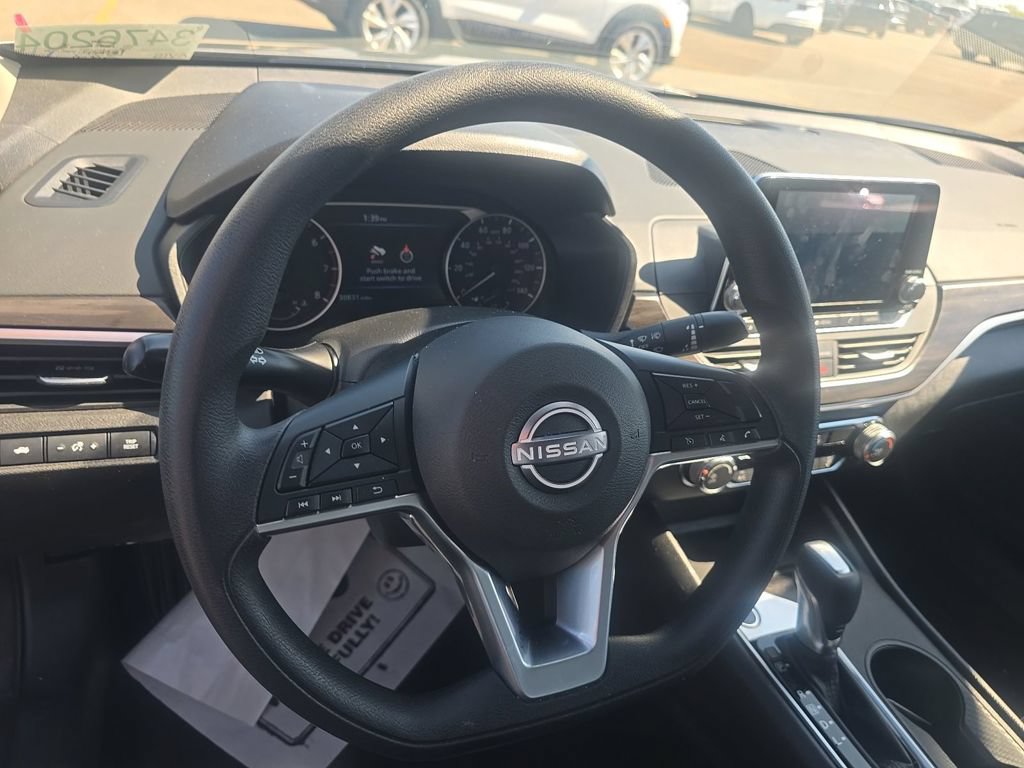 Used 2025 Nissan Altima 2.5 SV AWD/4WD image 8