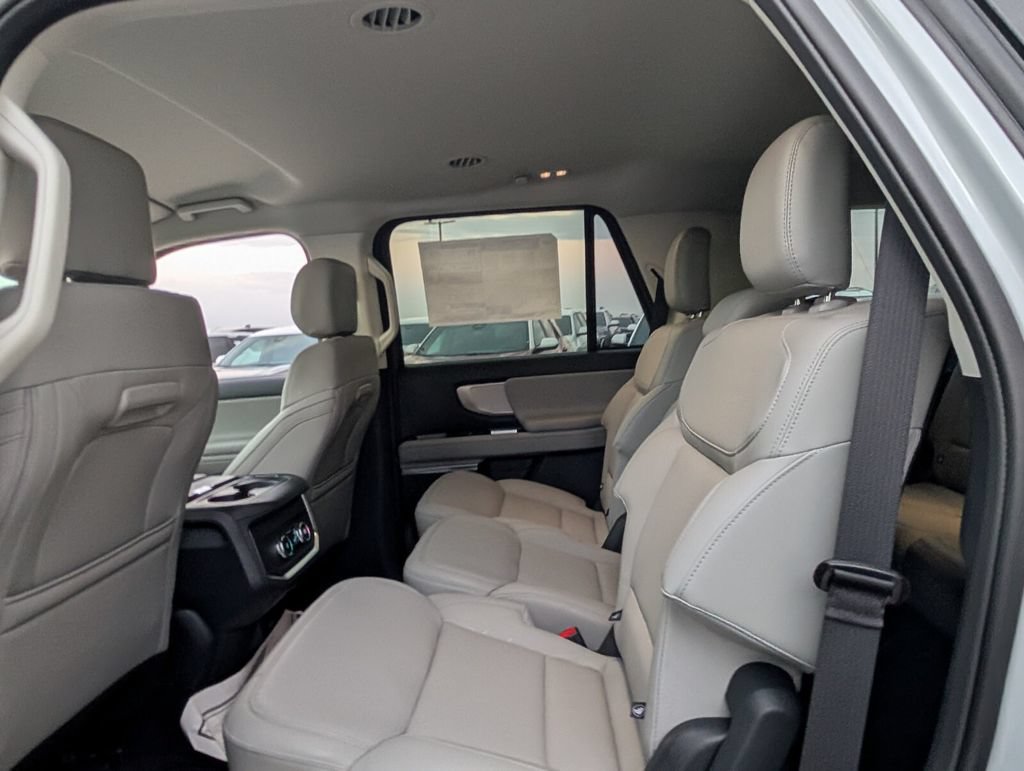 New 2026 Ford Expedition Active RWD image 7